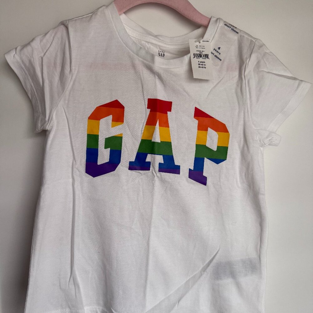 NWT White GAP Rainbow Logo T-shirt Sizes 3y/4y